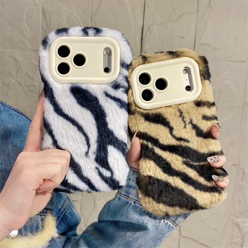 豪華なゼブラ柄ふわふわプラッシュスマホケース iPhone  - Phone Cases Iphone 17 Pro のレビューと価格