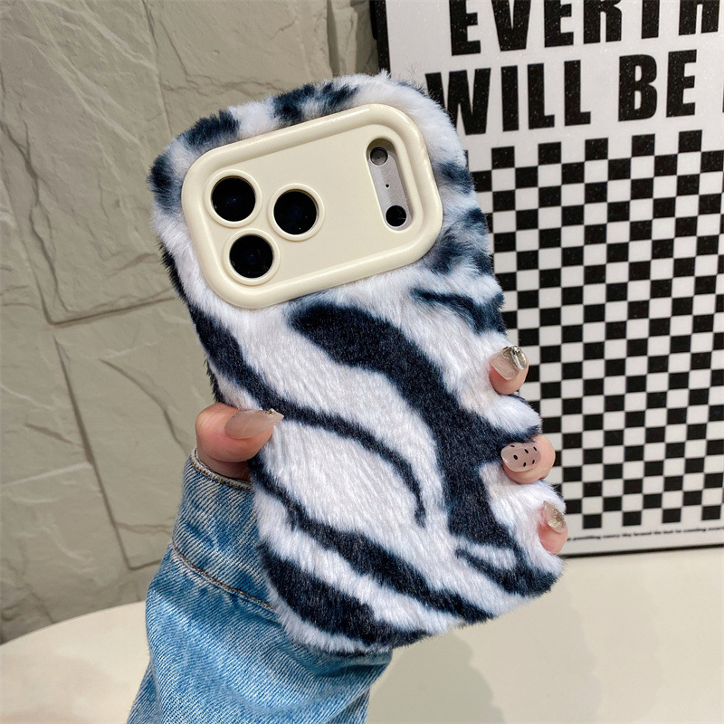 豪華なゼブラ柄ふわふわプラッシュスマホケース iPhone  - Phone Cases Iphone 17 Pro のレビューと価格